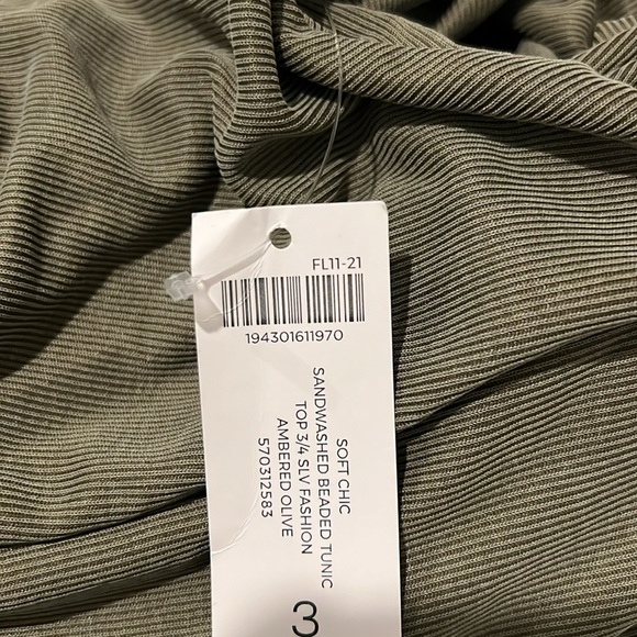 🆕 Chico’s Tunic Top - Picture 11 of 11